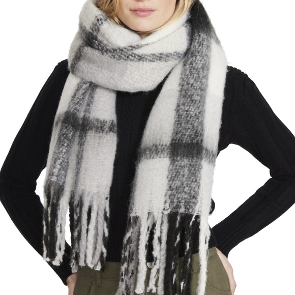 New Steve Madden Women's Lofty Plaid Blanket Wrap Scarf - Black - Picture 1 of 3